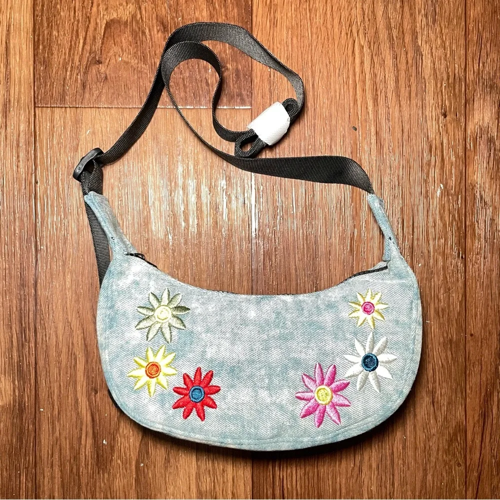 No Boundaries Juniors Crossbody Hobo Bag Denim And‎ Flowers Blue Wash NEW